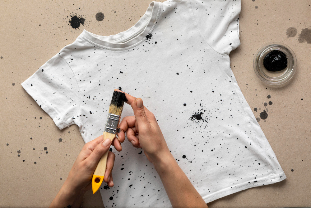 O que é corante para tingir roupa e como funciona? 2 tingir roupa com tinta