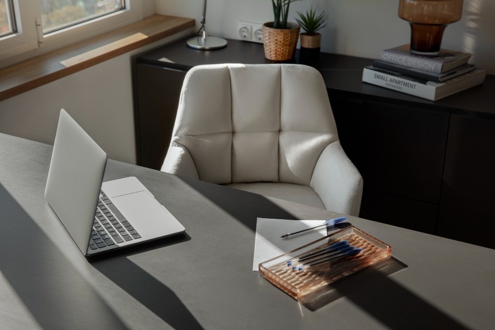 Como criar um escritório em casa? 2 Comprar uma mesa para escritorioComprar uma mesa para escritorio