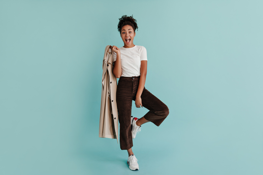 Minimalismo e elegância casual: o look clean é uma tendência que veio para ficar 1 look roupa